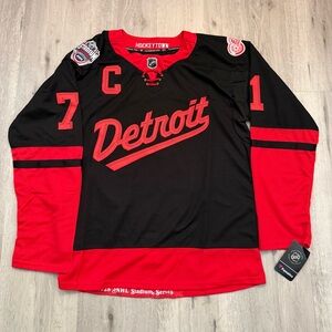 Dylan Larkin Detroit Redwings Stadium Series Hockey Jersey NWT